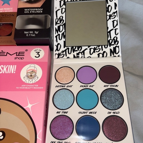 Makeup Bundle - Picture 3 of 4
